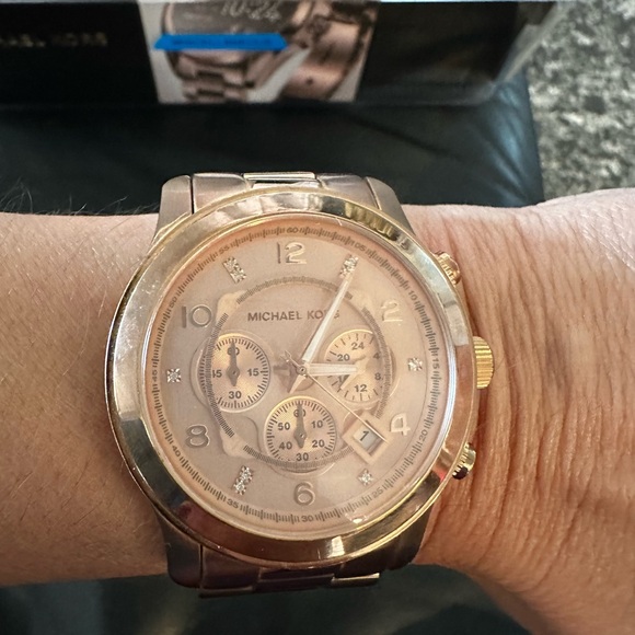 LIMITED EDITION Michael Kors Women’s Watch in Rose Gold - Picture 6 of 10